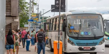 Justiça determina circulação de 50% da frota de ônibus durante greve no Rio