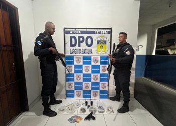 Policiais prendem dois suspeitos de tráfico na Comunidade da Grota em Niterói
