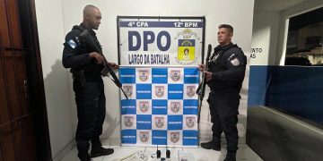 Policiais prendem dois suspeitos de tráfico na Comunidade da Grota em Niterói