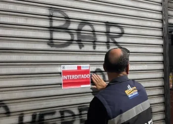 Rio das Ostras interditada estabelecimento com máquinas caça-níqueis ilegais