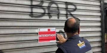Rio das Ostras interditada estabelecimento com máquinas caça-níqueis ilegais