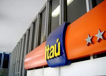 Itaú reduz dias presenciais de oito para três por semana, reforçando retorno ao escritório