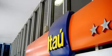 Itaú reduz dias presenciais de oito para três por semana, reforçando retorno ao escritório