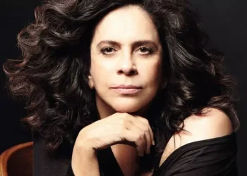 Gal Costa é homenageada com lançamento de single interpretado por Sophie Charlotte