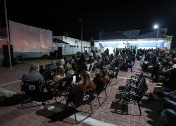Cine Cordeiro reabre após 40 anos, promovendo acesso à cultura local