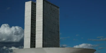 Governo propõe aumento no limite de faturamento do MEI e contratação de dois funcionários