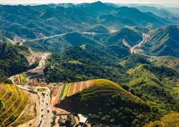 Lula inaugura trechos da nova rodovia na Serra das Araras com investimento de R$ 1,5 bilhão do BNDES