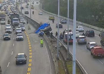 Caminhão ocupa faixa na Linha Amarela após acidente na manhã desta sexta-feira