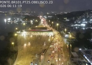 Lentidão na Ponte Rio-Niterói durante manhã de feriado municipal em Niterói