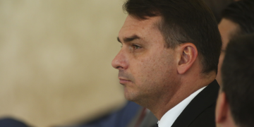 Rubio afirma que governo Trump busca implementar tarifas contra o Brasil e comenta política brasileira