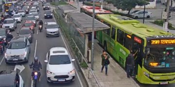 Trânsito intenso marca início do feriado de Corpus Christi na manhã desta segunda-feira no Rio