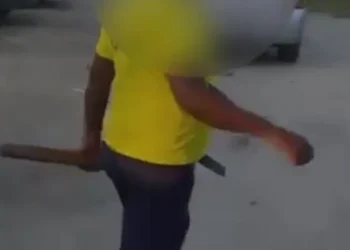 Investiga-se conflito na Praia de Itaipu envolvendo guardador de veículos e motociclista