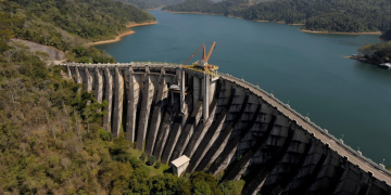 Intervenção na Cedae interrompe fornecimento de água na Região Metropolitana do Rio por 24 horas