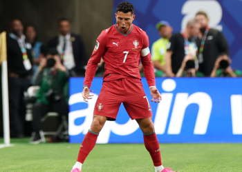 Cristiano Ronaldo vira maior artilheiro de Portugal com dois gols na vitória sobre o Uzbequistão