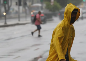 Chuva histórica na Rocinha provoca deslizamento e mobiliza equipes de emergência
