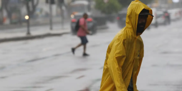 Chuva histórica na Rocinha provoca deslizamento e mobiliza equipes de emergência