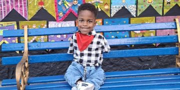 Menino de 8 anos com deficiência física encanta ao participar de quadrilha junina na escola