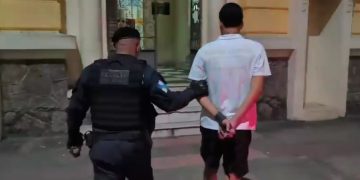 Homem de 18 anos é preso por invasão ao Colégio Aurelino Leal, em Niterói