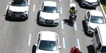 Niterói aprova criação de faixa azul para motociclistas nas principais avenidas