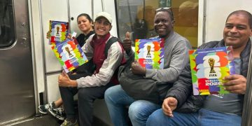 MetrôRio distribui álbuns oficiais da Copa e cria espaços de troca e fotos temáticas