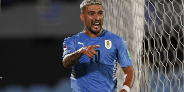 Arrascaeta deixa treinos da seleção uruguaia com dor na panturrilha e pode ser cortado da Copa
