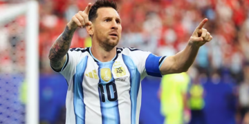 Messi torna-se maior artilheiro da história da Copa ao marcar pela Argentina