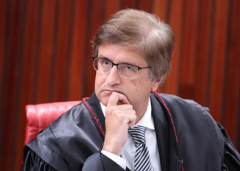 PGR solicita aguardar conclusão de inquérito antes de decisão sobre arma de Bolsonaro