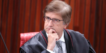 PGR solicita aguardar conclusão de inquérito antes de decisão sobre arma de Bolsonaro