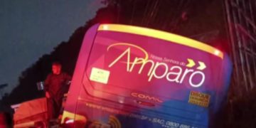 Acidente na RJ-106 deixa duas feridas após ônibus sair da pista na Rodovia Amaral Peixoto