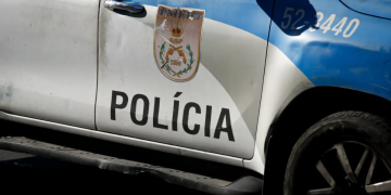 Troca de tiros entre policiais e criminosos deixa homem ferido em São Gonçalo