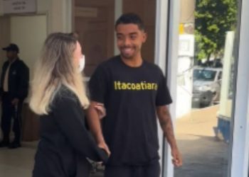 Surfista Thomás Rovira recebe alta após cirurgia de estabilização na coluna em Niterói