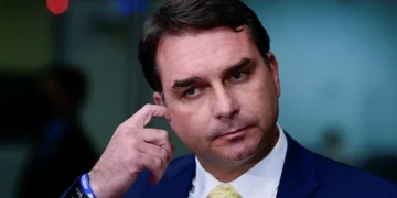 Supremo determina suspensão de pesquisa do AtlasIntel que apontava queda de Flávio Bolsonaro