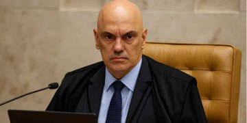 Ministro do STF avalia revogar prisão domiciliar de Bolsonaro por posse de arma não declarada