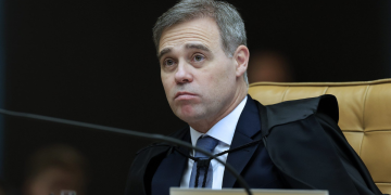 Fachin designa Mendonça como relator de investigação sobre filme da família Bolsonaro