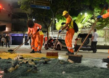 Operação de limpeza recorde em Niterói após celebração de Corpus Christi