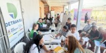 Cidadania Itinerante oferece serviços gratuitos a moradores do Laranjal