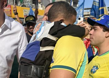Douglas Ruas destaca planos de segurança e desenvolvimento econômico em caminhada no Rio