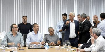 Douglas Ruas reúne prefeitos do interior para definir plano de governo focado em investimentos regionais