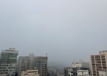 Manhã com nevoeiro e temperaturas baixas marcam início de dia instável em Niterói