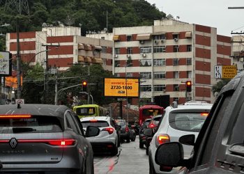 Trânsito intenso em Niterói com pane na Ponte Rio-Niterói e na BR-101
