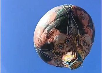 Tentativa de impedir soltura de balão resulta em conflito com agentes de segurança em Niterói
