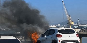 Incêndio de carro na Ponte Rio-Niterói causa transtornos durante retorno do feriado