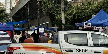 Feira na rua Lopes Trovão funciona mesmo após relatório de risco no Estádio Caio Martins