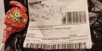 Moradora recebe pirulito em troca de suplemento na compra pela internet e busca reembolso