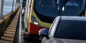 Motociclista morre após colisão na Ponte Rio-Niterói, causando interdições e lentidão
