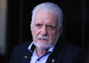 Senador Jaques Wagner deixa liderança do governo no Senado após reunião com Lula
