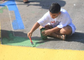 Projeto em São Gonçalo revitaliza rua com cores e cultura para a Copa de 2026