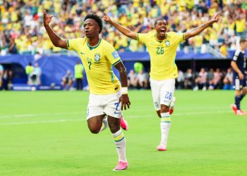 Vini Jr. integra seleção ideal da fase de grupos da Copa, ao lado de Messi e Mbappé