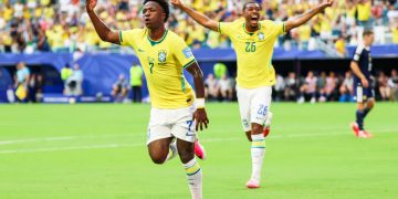 Vini Jr. integra seleção ideal da fase de grupos da Copa, ao lado de Messi e Mbappé