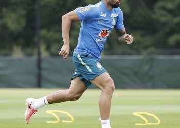 Lucas Paquetá sofre lesão na coxa na Copa do Mundo e está fora das oitavas